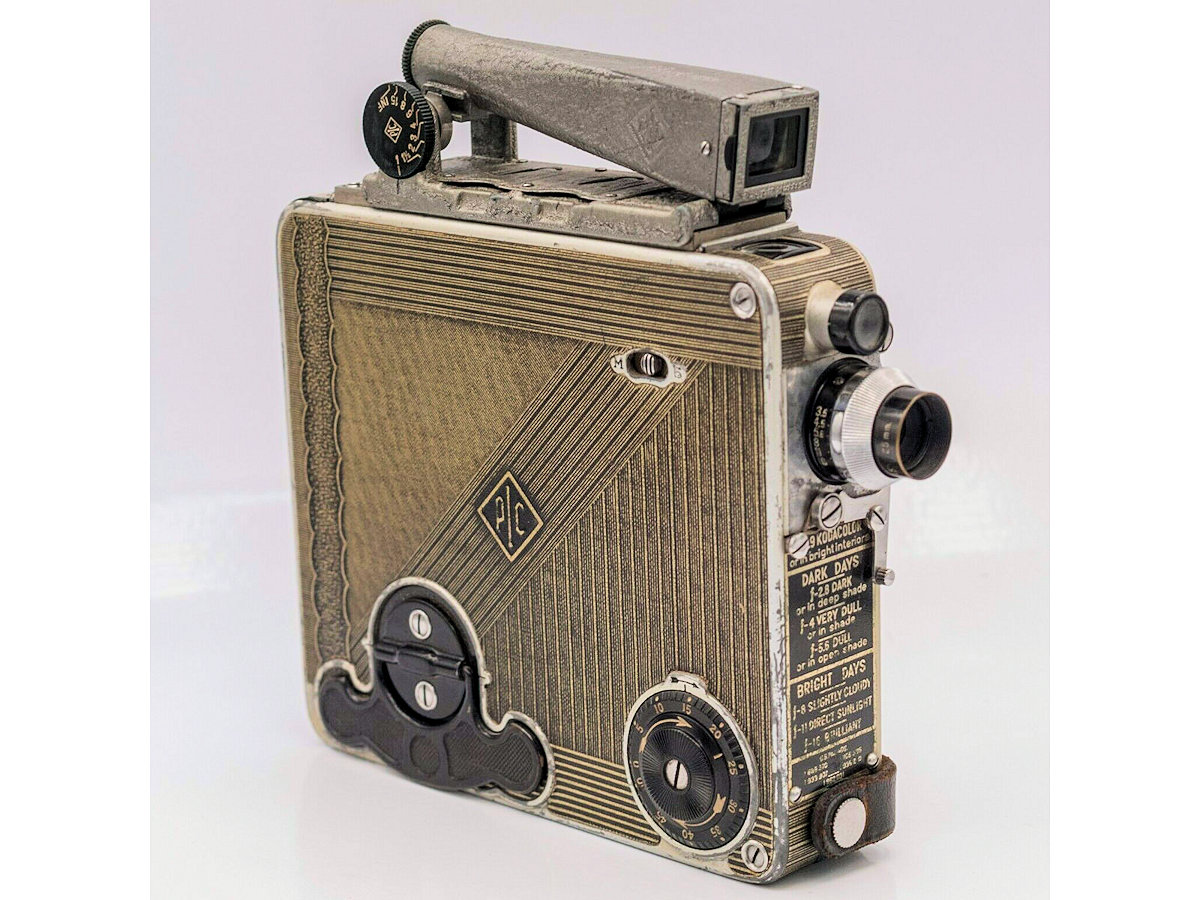 Simplex Pockette Model CC - 16mm Magazine Movie Camera